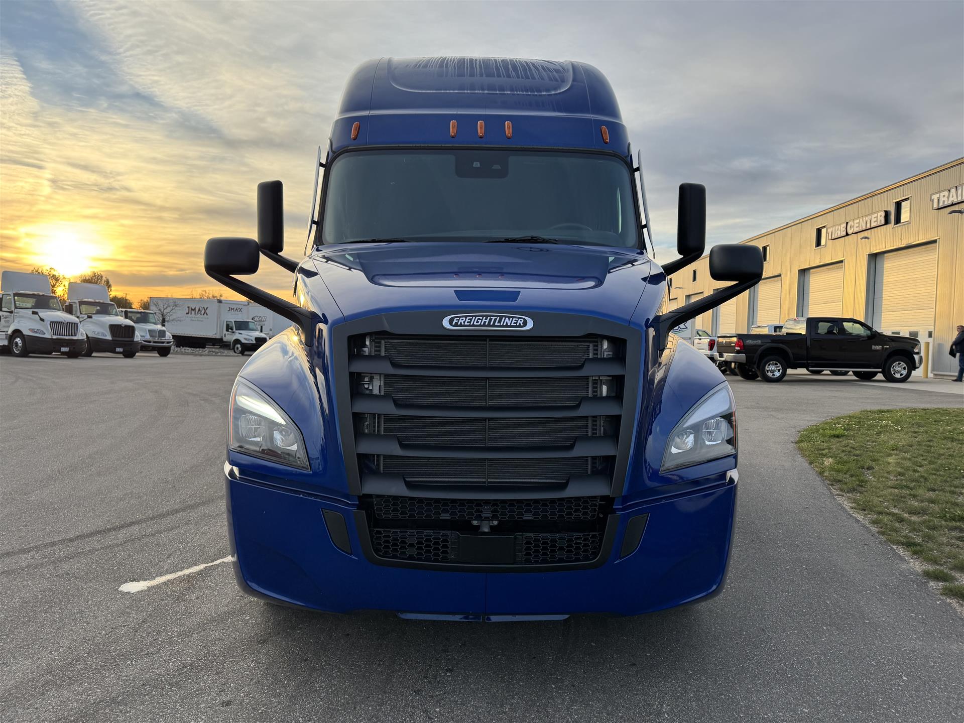 Freightliner Cascadia 2025 - image 2 of 6