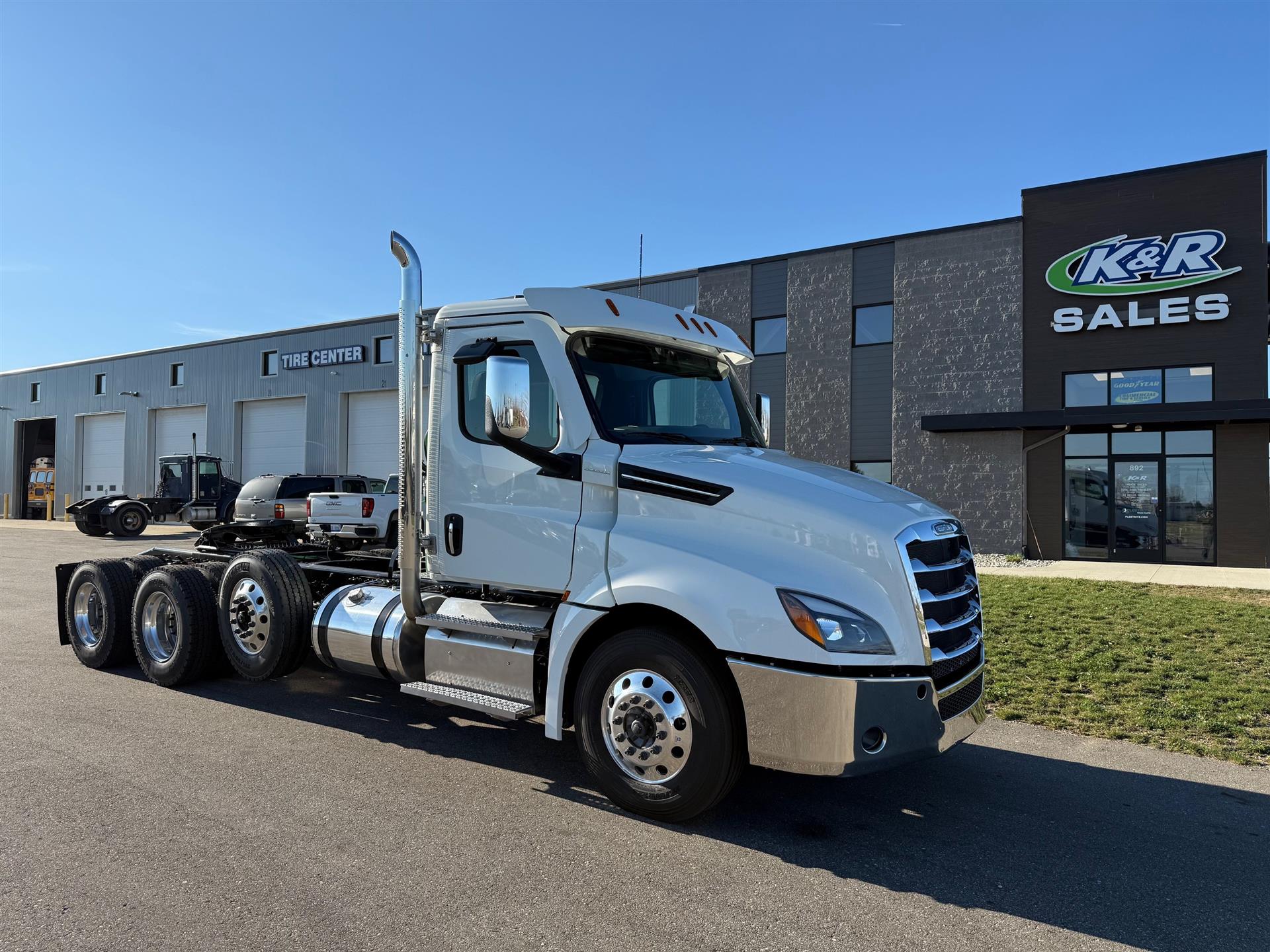 Freightliner Cascadia 126 2025 - image 2 of 6