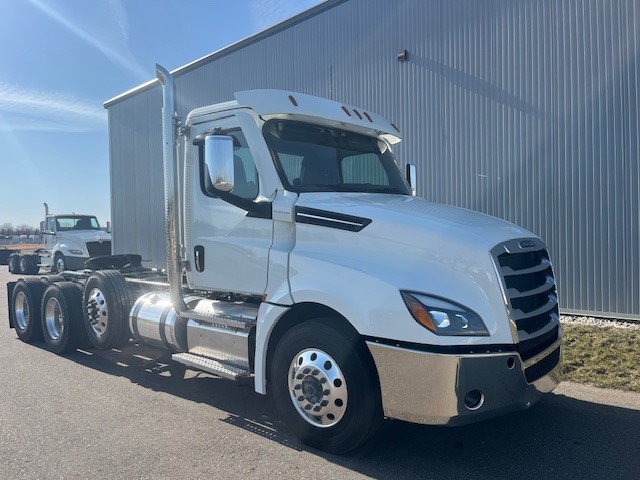 Freightliner Cascadia 126 2025 - image 2 of 6